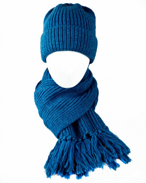 Вязанный шарф с кистями голубой